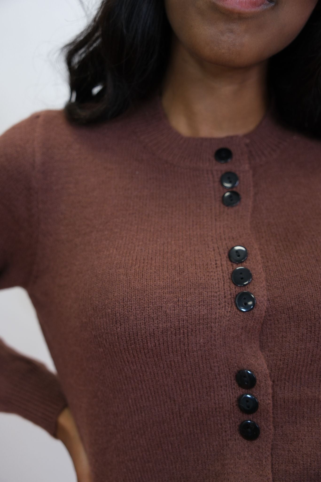 Cardigan ventiquattro bottoni - MARRONE