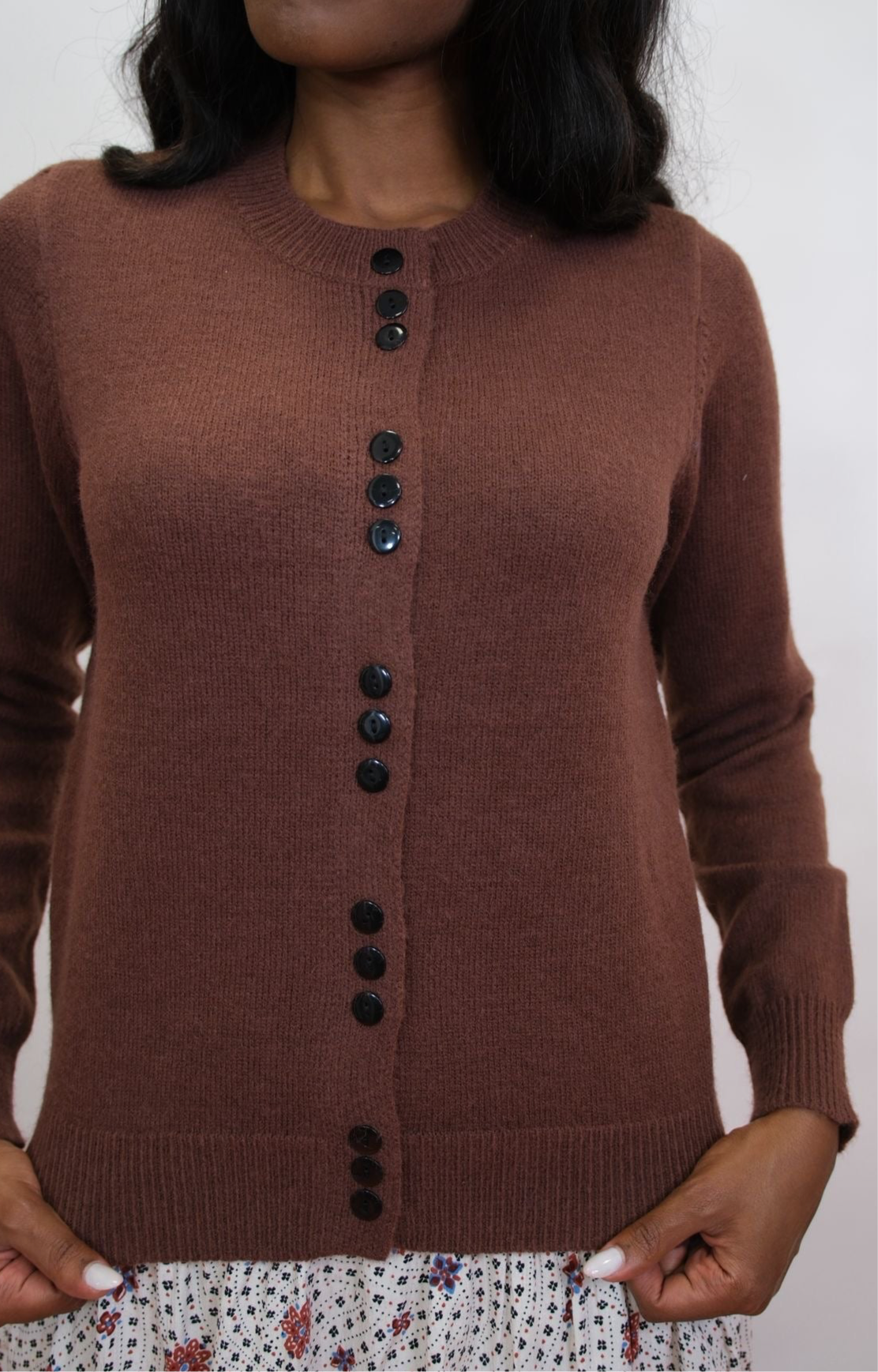 Cardigan ventiquattro bottoni - MARRONE