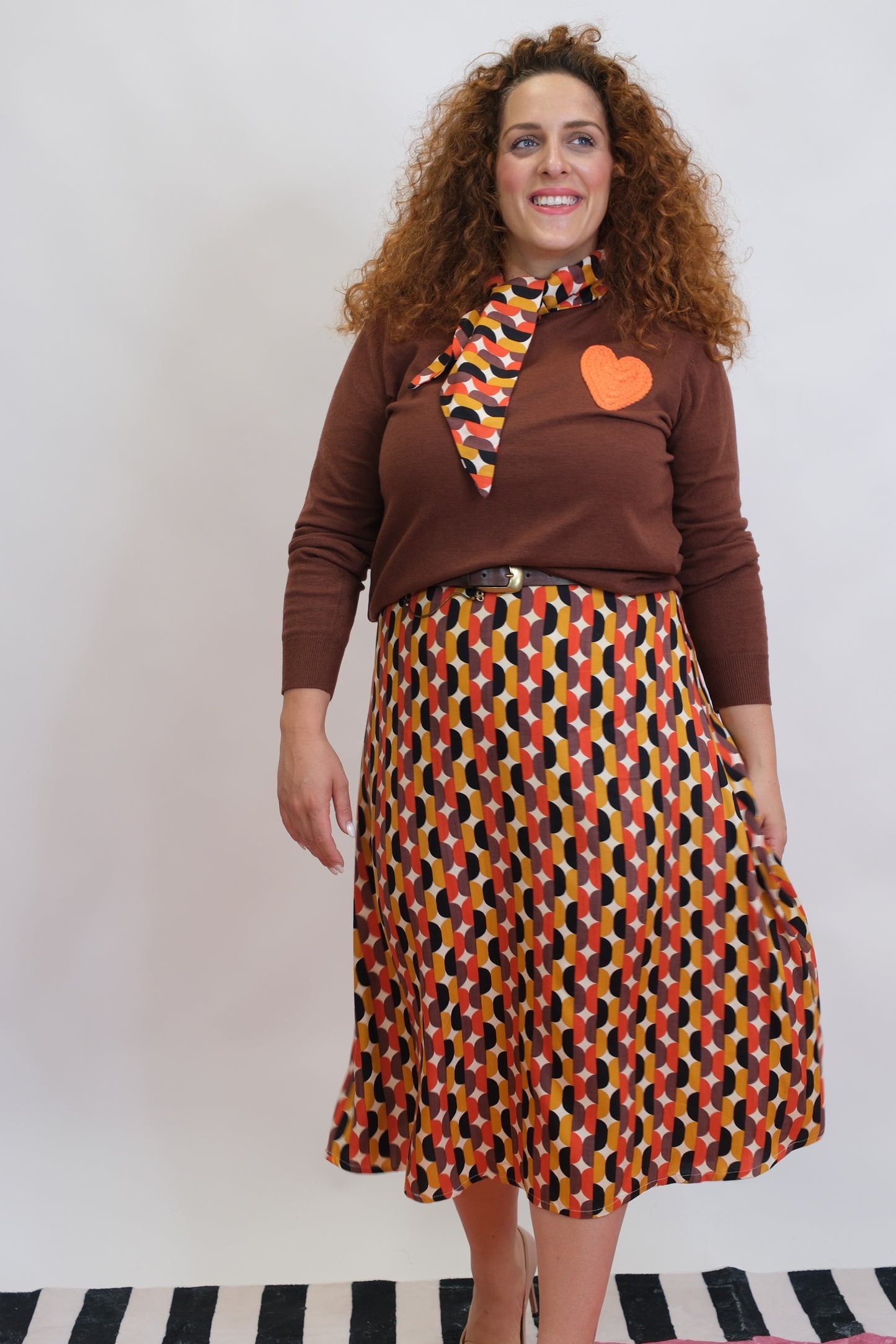 Maglia cuore su lato - MARRONE