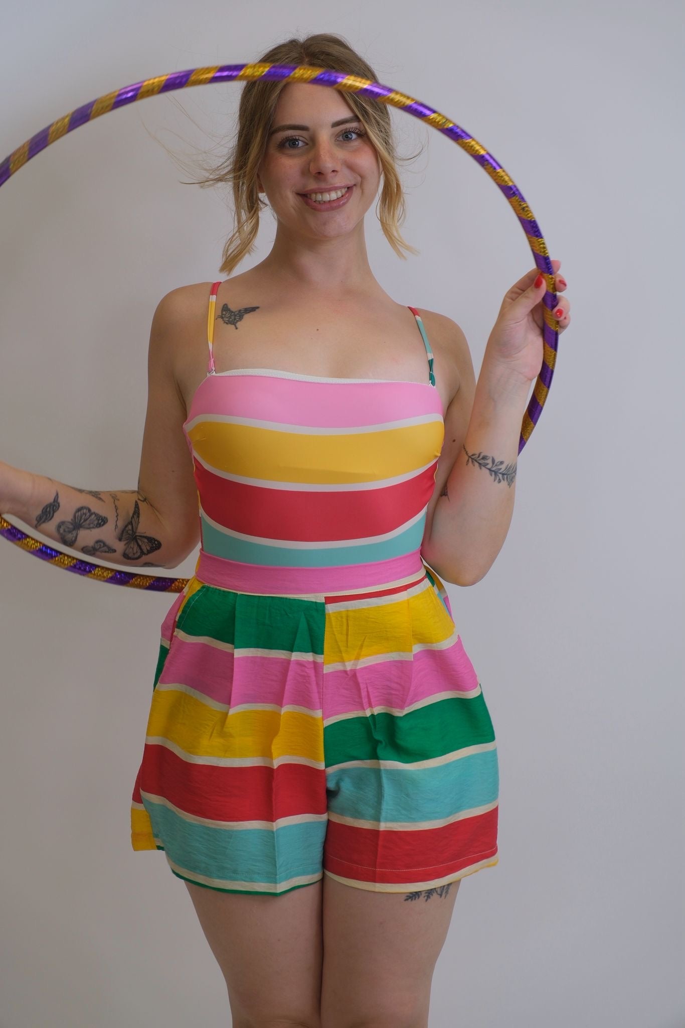 Costume con scollo orizzontale spalline stampa righe - MULTICOLOR