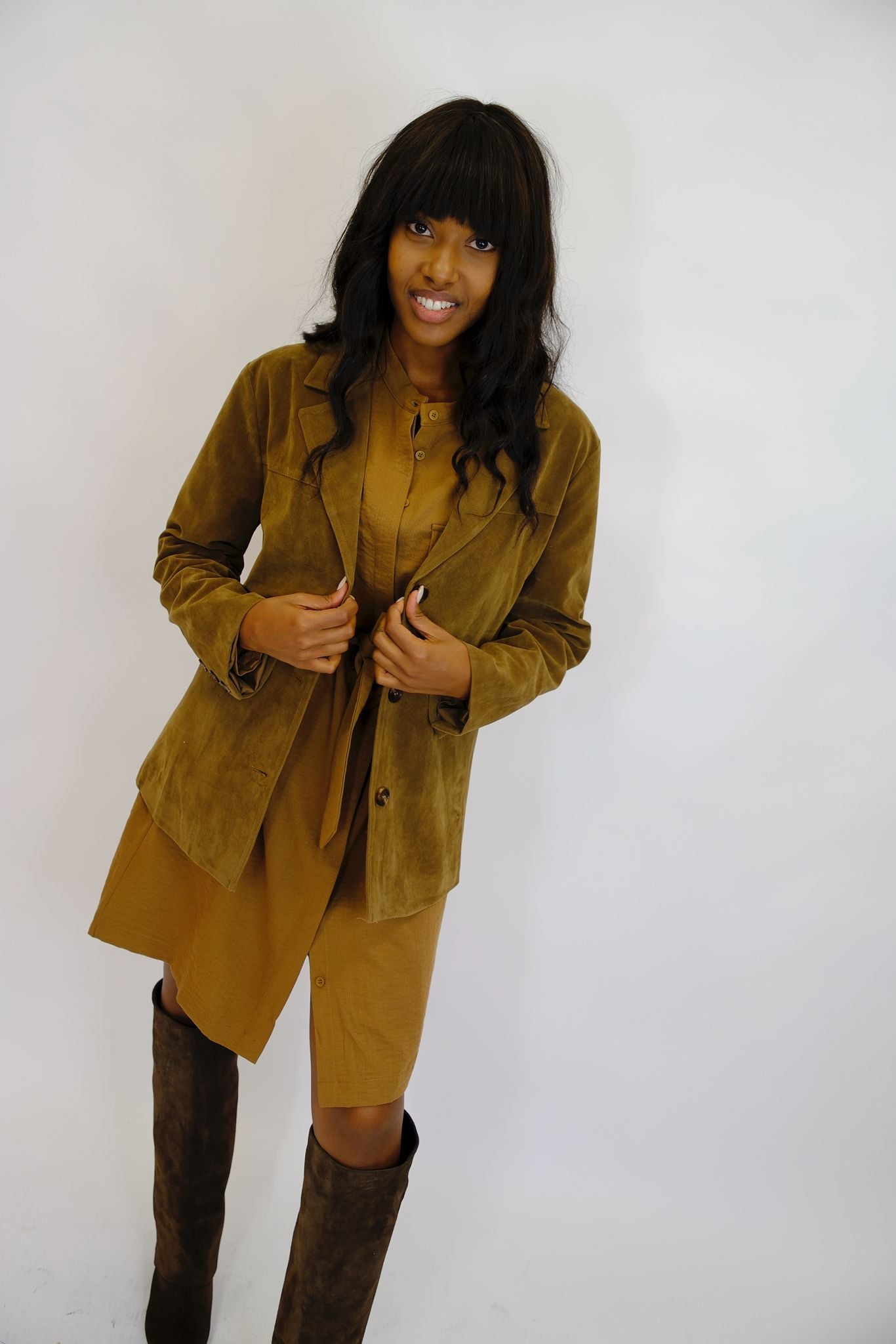 Giacca in suede con tasche e bottoni - MARRONE