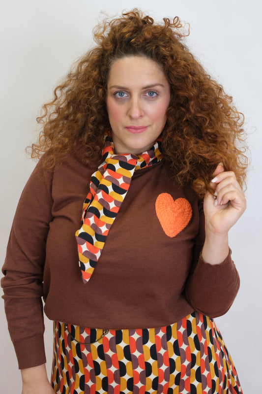 Maglia cuore su lato - MARRONE