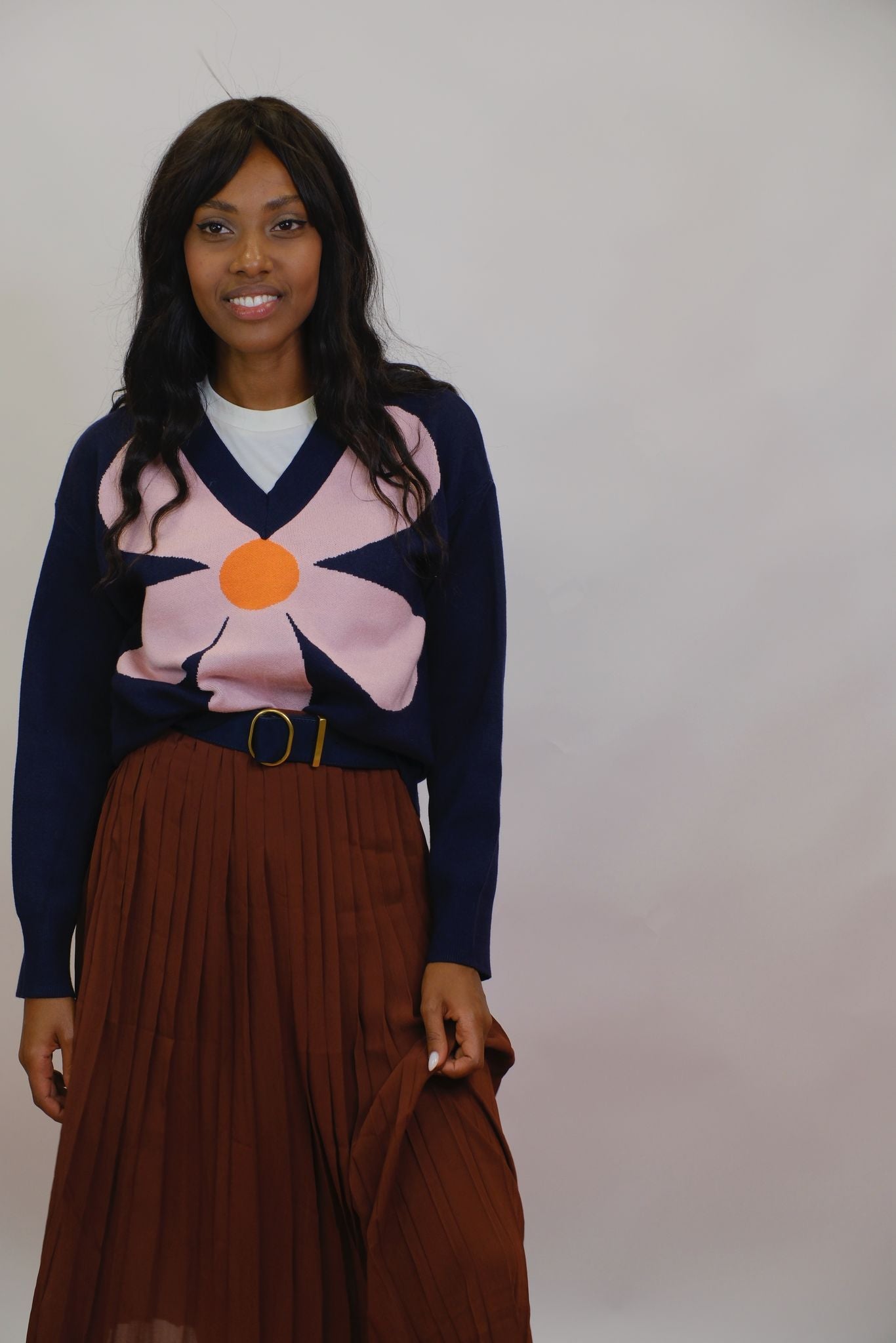 Maglia scollo v con fiore - BLUE