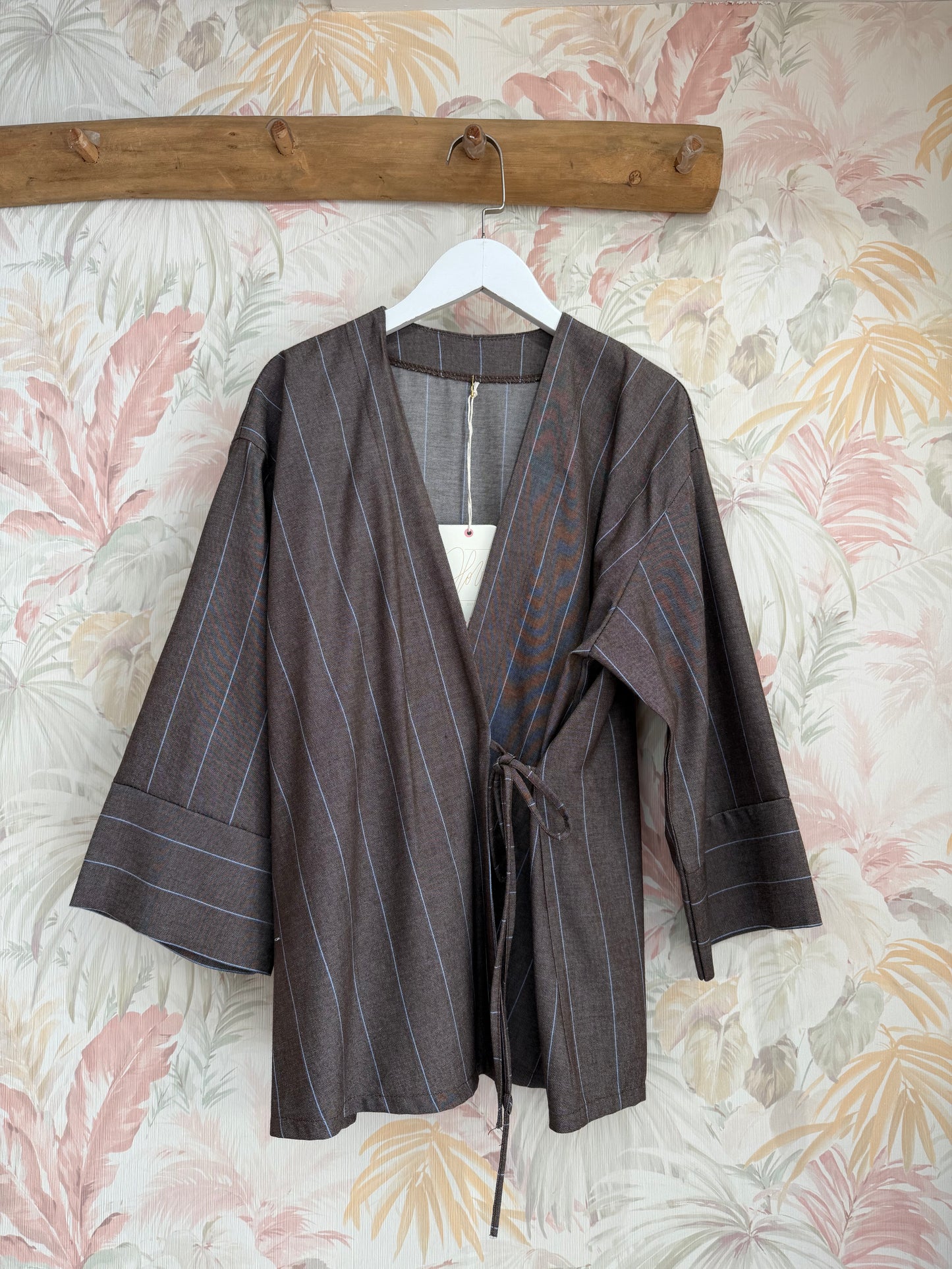 Kimono gessato con laccio - MARRONE