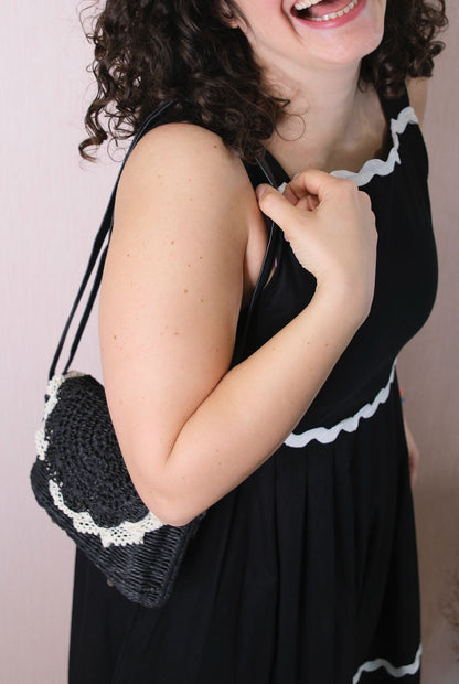 Abito lungo a balze con ricami - NERO
