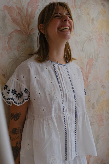 Blusa M60559 pizzo traforato - BIANCO