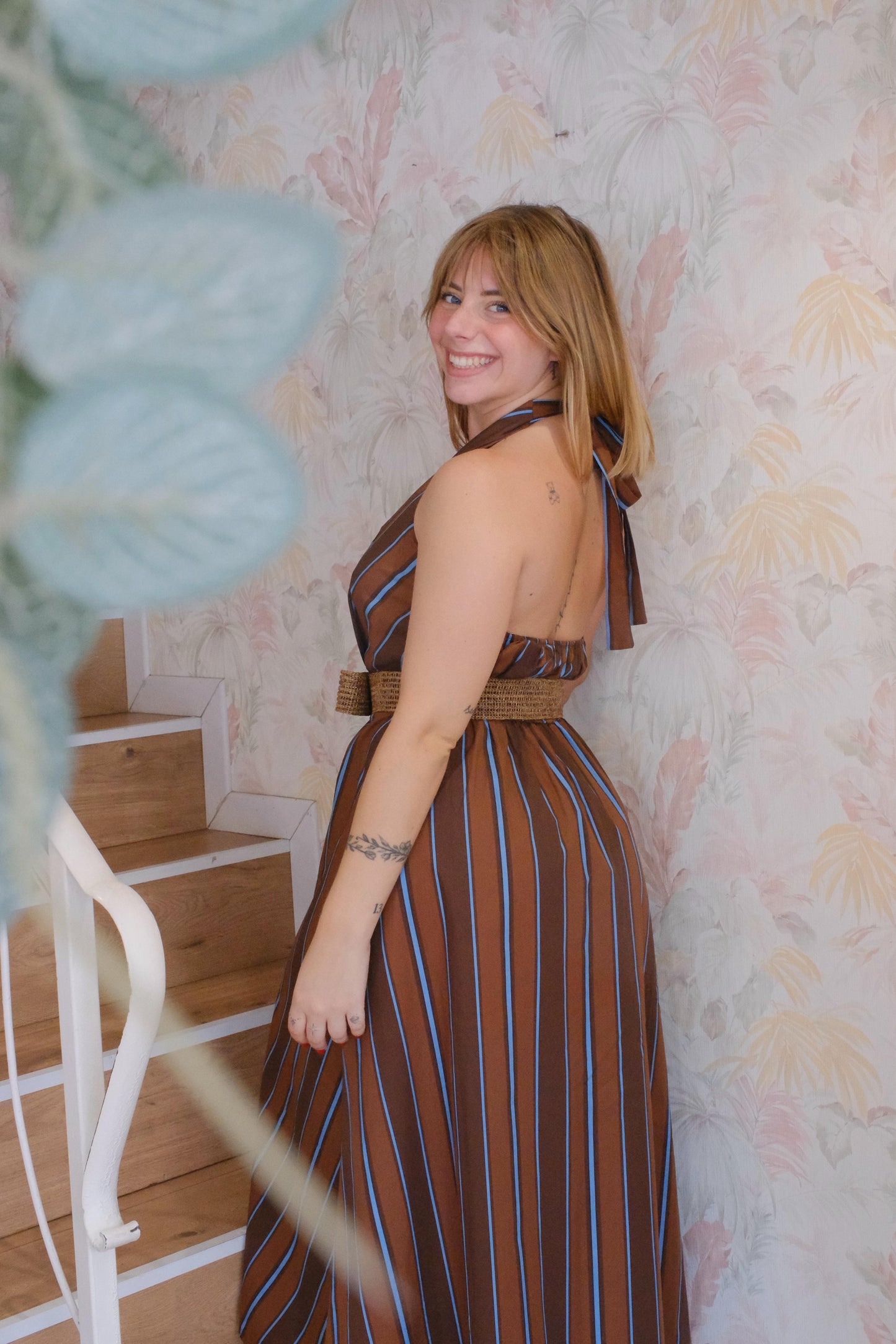 Abito con scollo americano - MARRONE