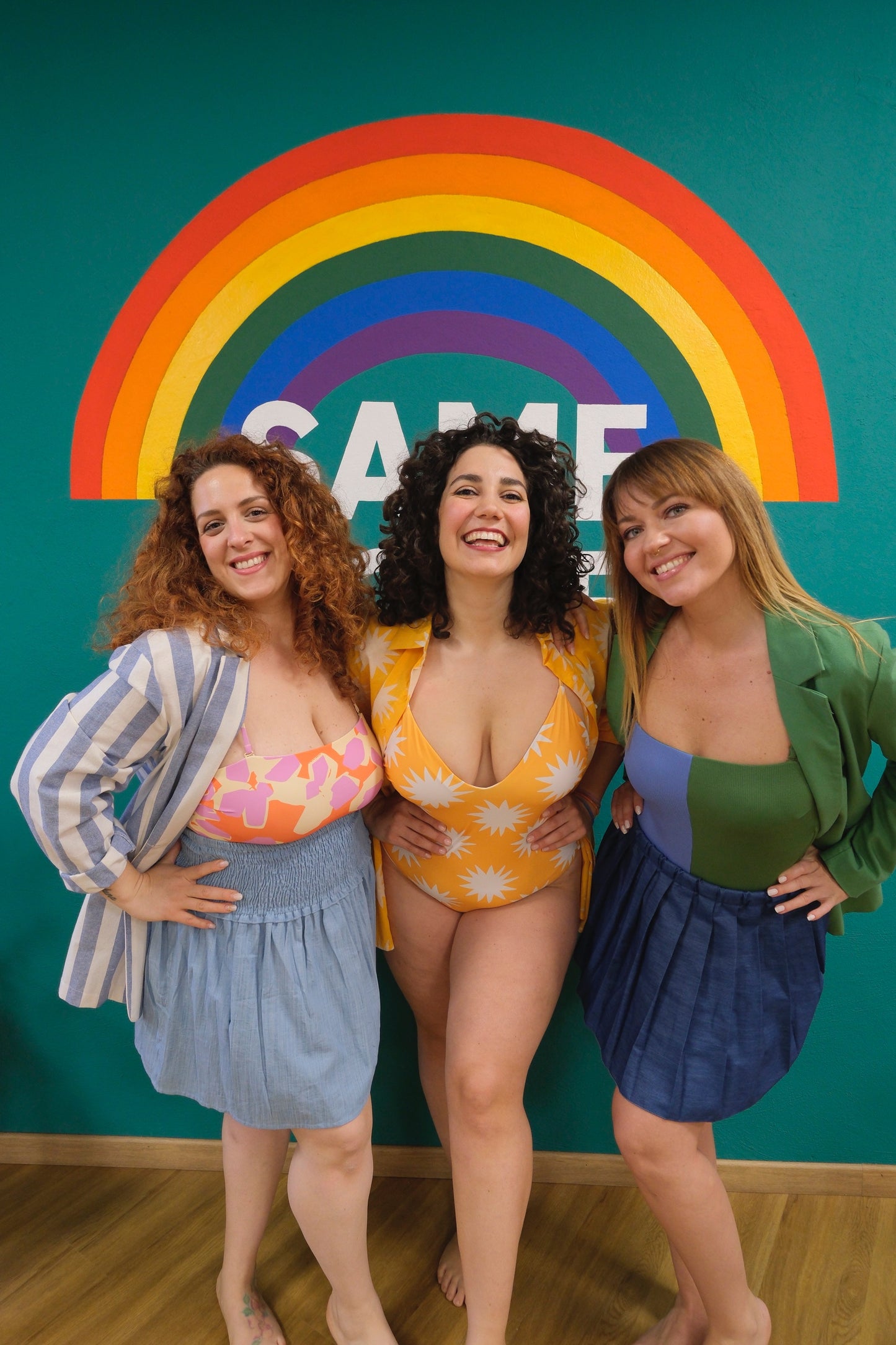 Costume con scollo a V stampa sole grande - GIALLO