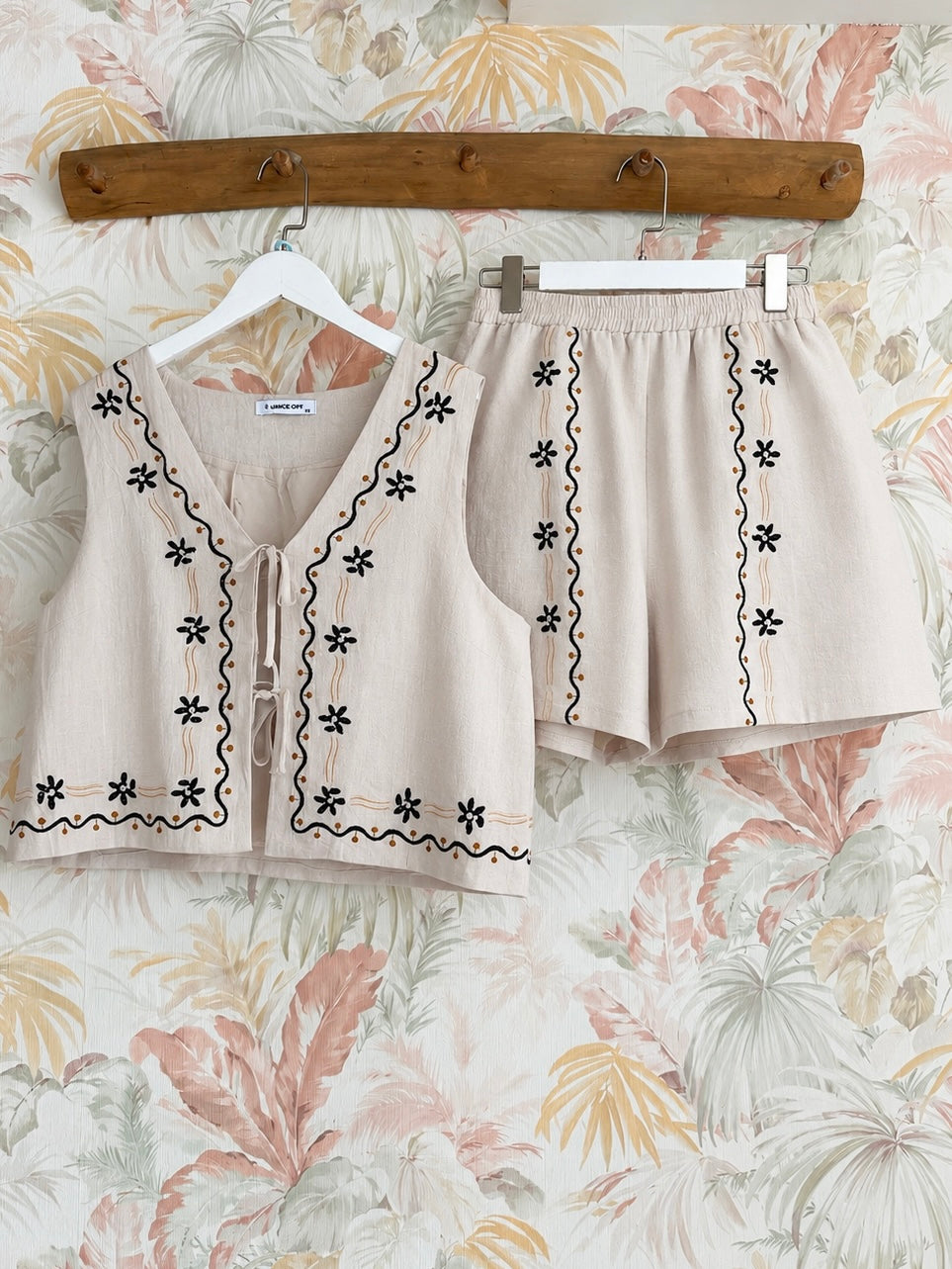Completo gilet con bermuda - BEIGE