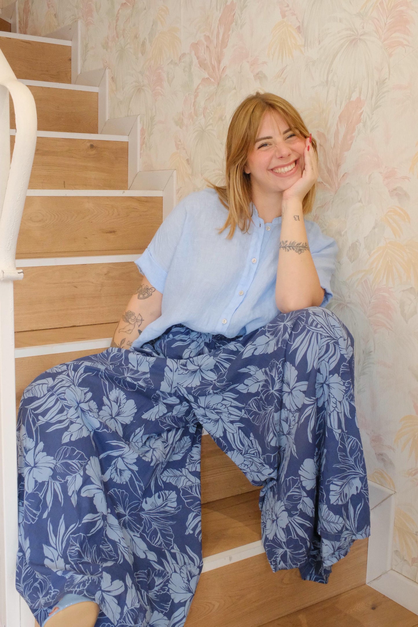 Pantalone gamba larga fantasia floreale - BLU