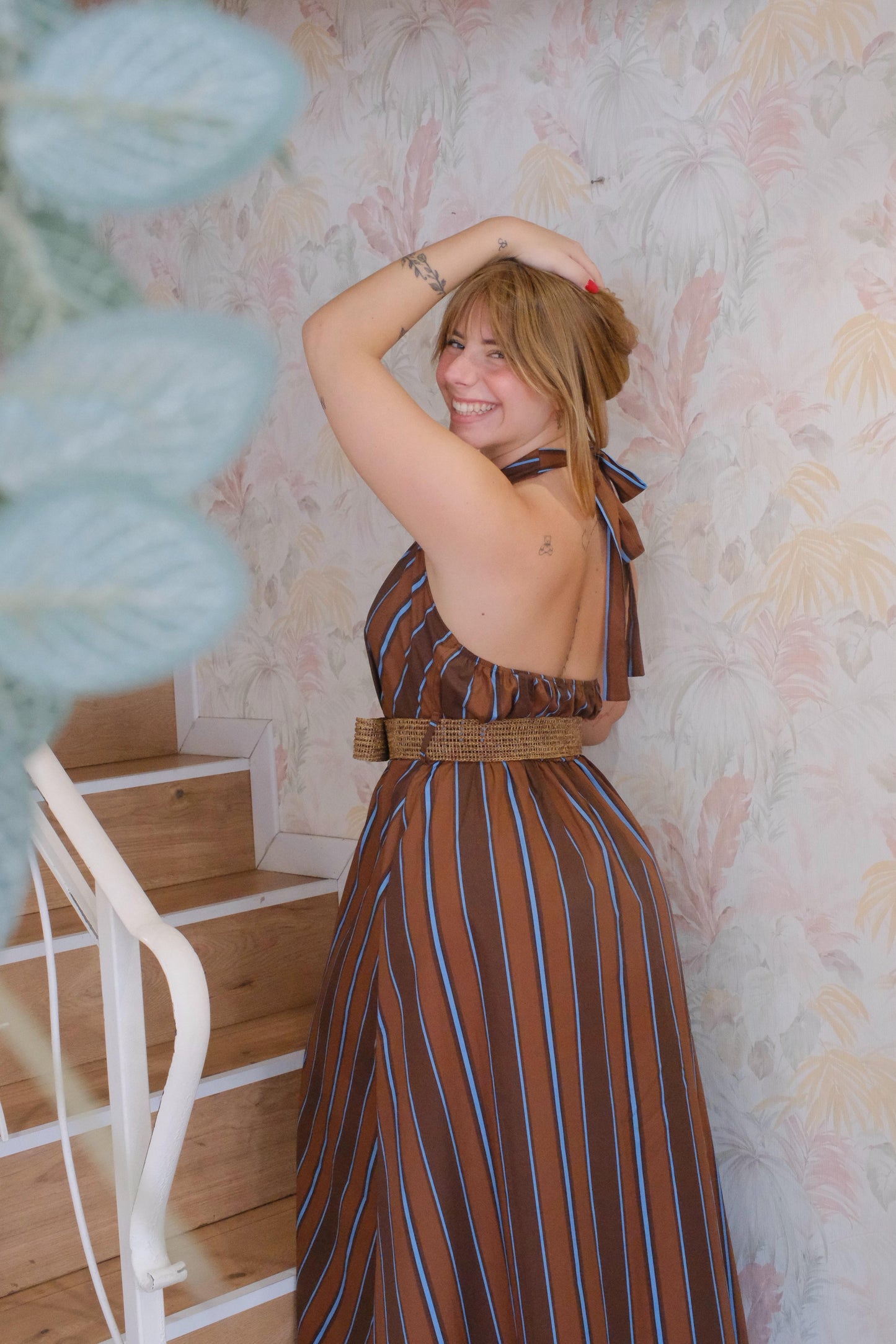 Abito con scollo americano - MARRONE